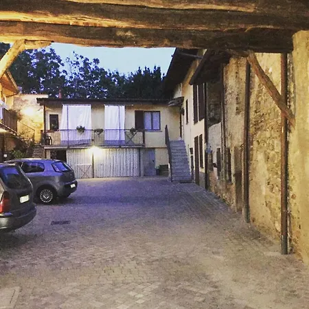 Cav Il Portico Del Conte 2 * Bosisio Parini