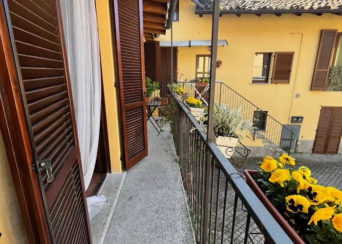 Cav Il Portico Del Conte 2 * Bosisio Parini