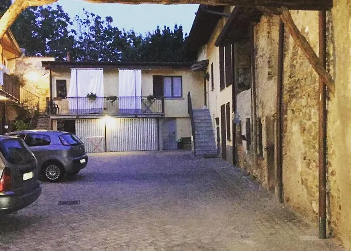 Cav Il Portico Del Conte 2 * Bosisio Parini